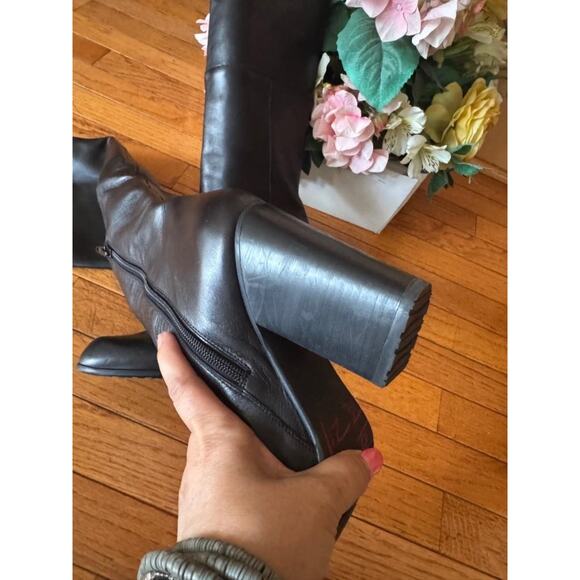 STUART WEITZMAN BLACK KNEE HIGH BOOT 10M (1400 - Picture 5 of 8